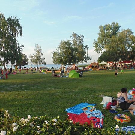 Sosto Apartman Сиофок Екстериор снимка